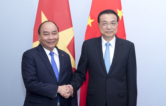 李克强会见越南总理阮春福