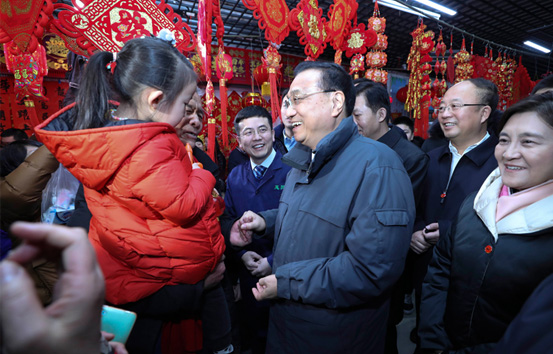 李克强春节前考察这家农贸市场最关心什么？