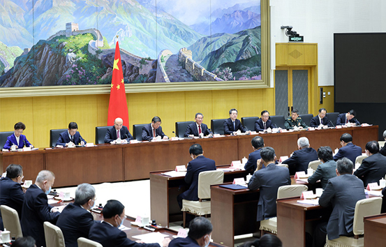 李强主持召开国务院第一次全体会议
